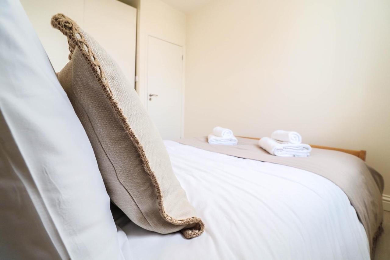 Beautiful 2-Bedroom Flat Just Steps From Oval Station London
