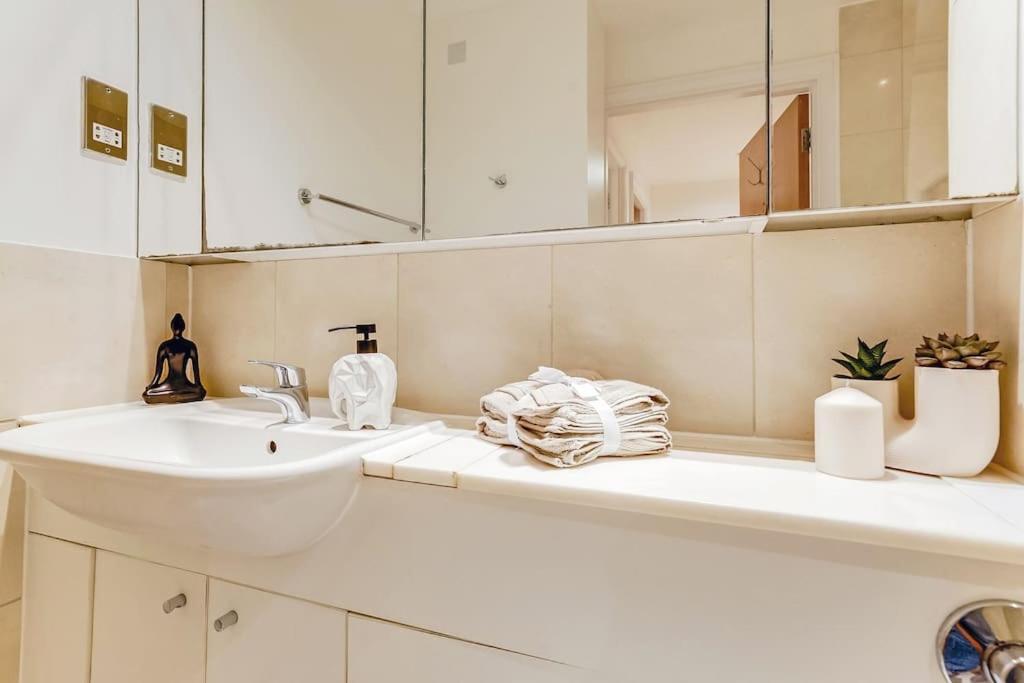 Spacious 1 Bedroom Near Marble Arch Leilighet London