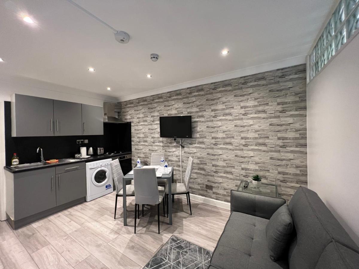 Lovely 2 Bedroom With Balcony - Apartment *