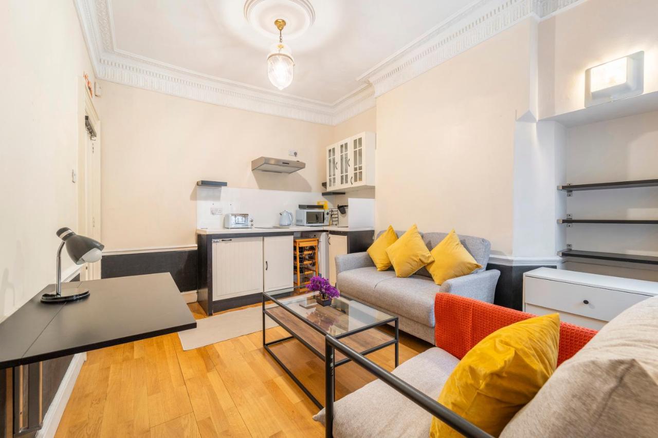 Luxury 3 Bedroom Flat Trafalgar Square, Embankment, Waterloo