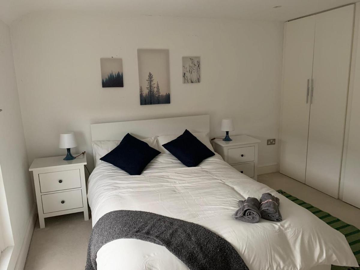 Delightful New Ensuite Bedroom With Stunning Shared Kitchen & Living -1c The Charteris Apartment London