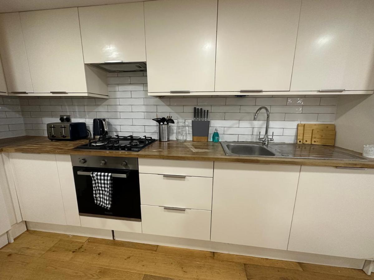 Apartment Delightful New Ensuite Bedroom With Stunning Shared Kitchen & Living -1c The Charteris London