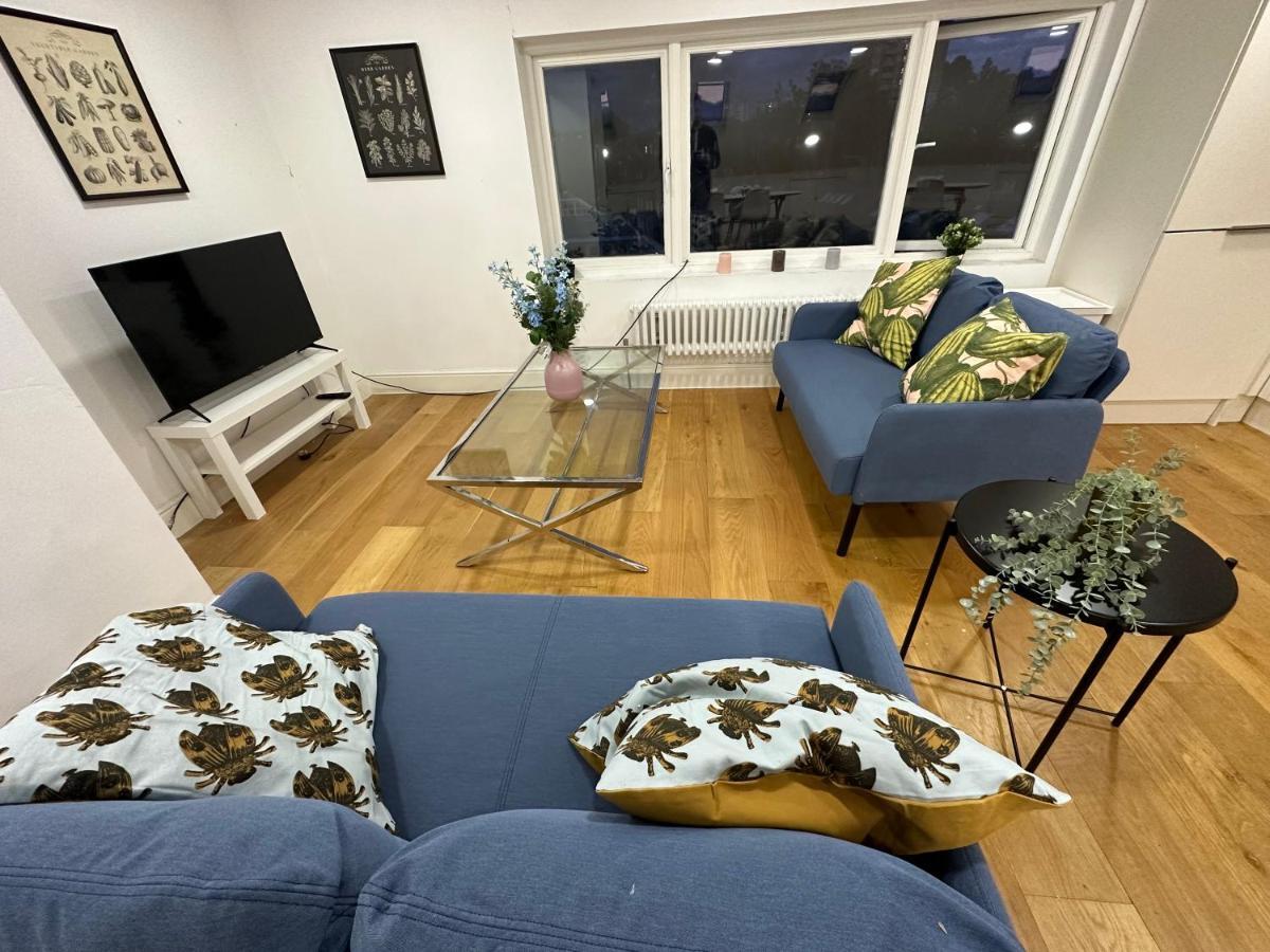 Delightful New Ensuite Bedroom With Stunning Shared Kitchen & Living -1c The Charteris Apartment
