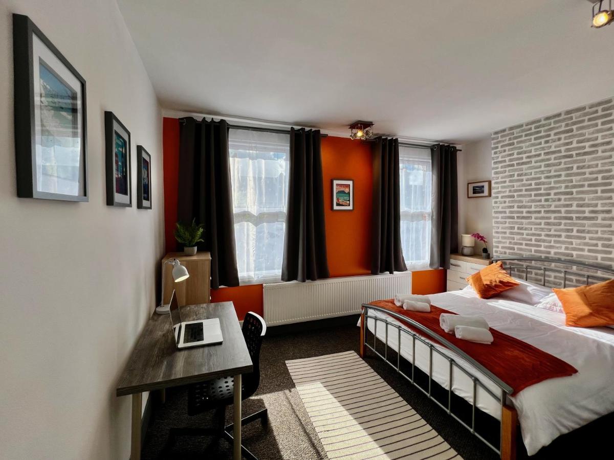 Clarence House 3 Bedrooms 8min To Station E17 North East Ferienhaus