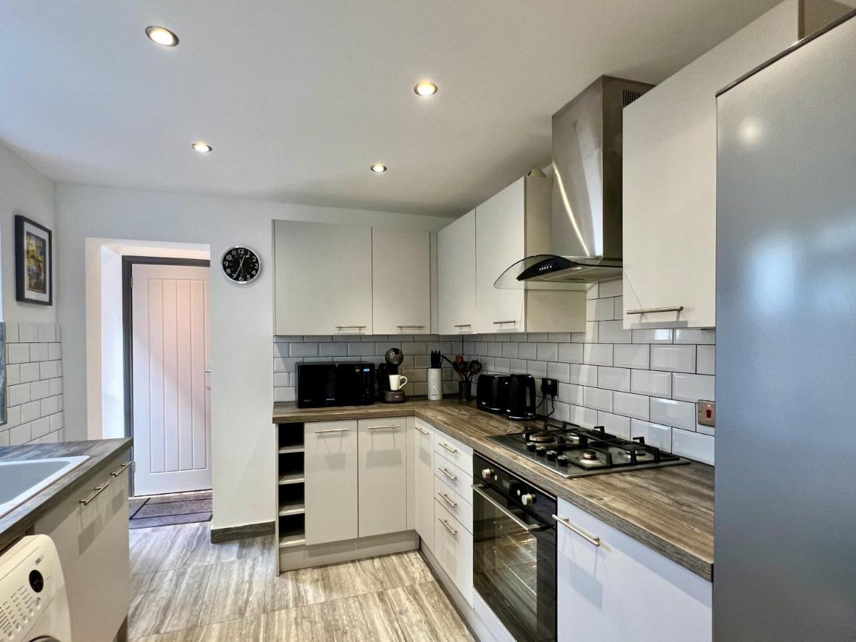 Clarence House 3 Bedrooms 8min To Station E17 North East Ferienhaus London