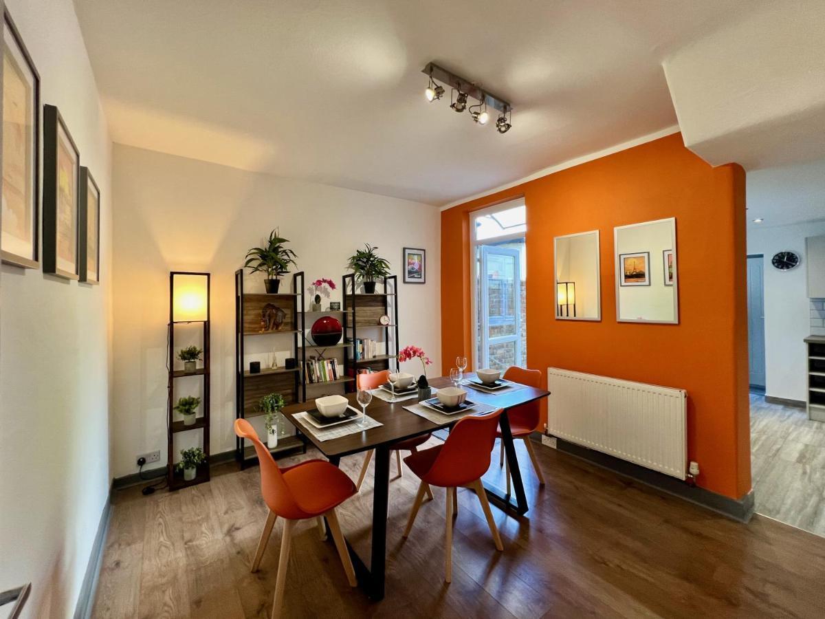 Clarence House 3 Bedrooms 8min To Station E17 North East Ferienhaus