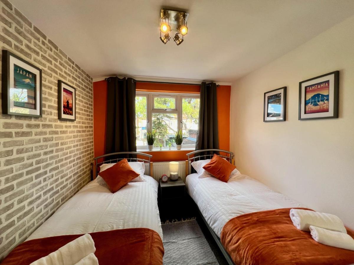 Clarence House 3 Bedrooms 8min To Station E17 North East Holiday home London