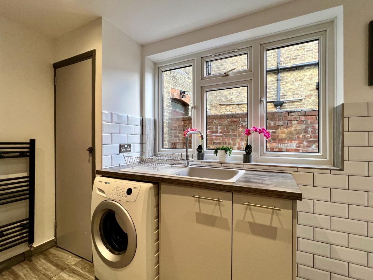 Clarence House 3 Bedrooms 8min To Station E17 North East Ferienhaus London