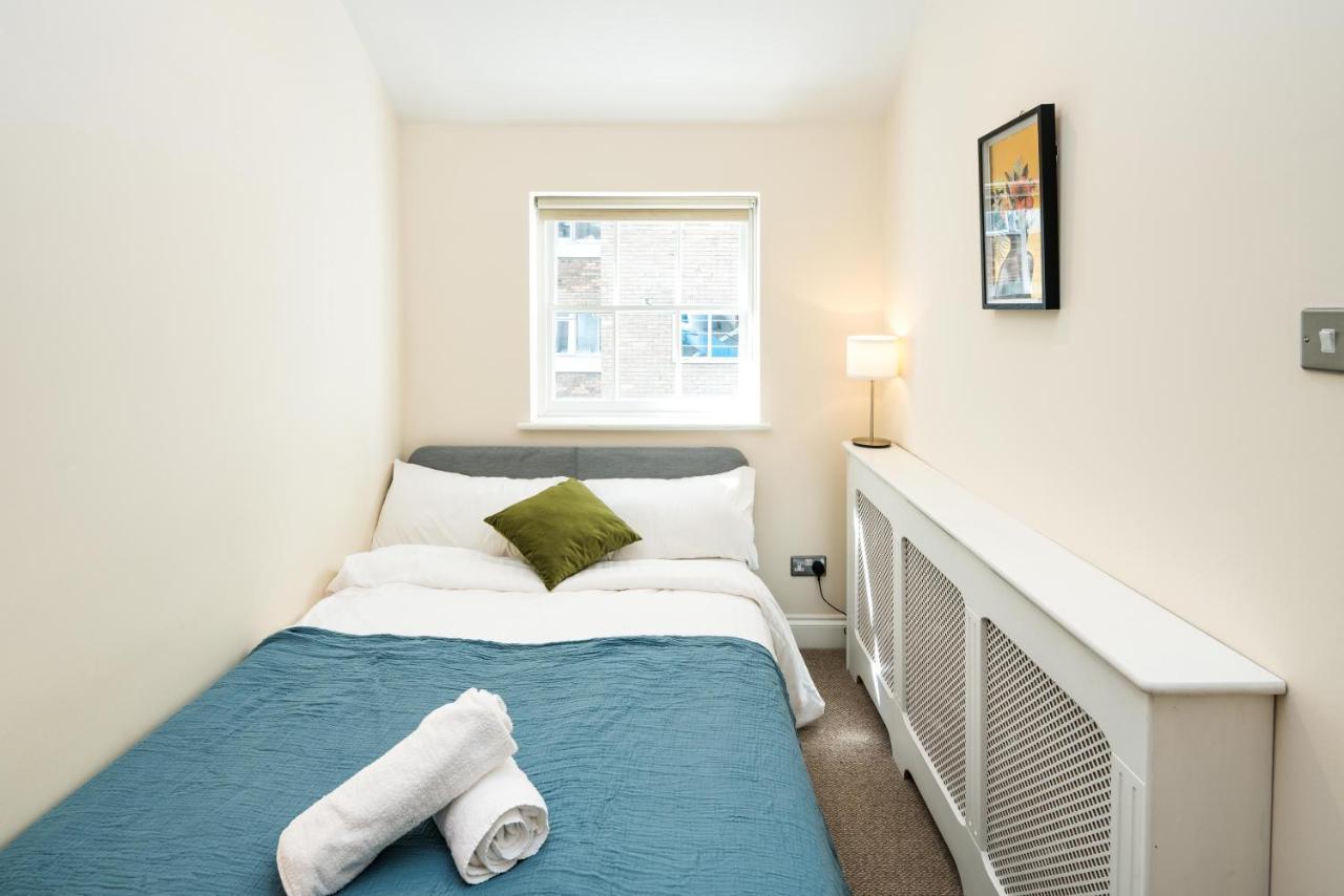 Mews 3 Double Bedroom Hidepark Apartment London
