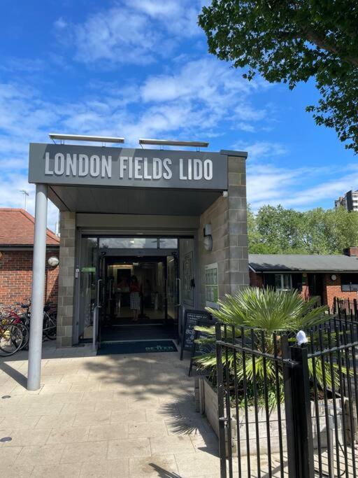Cool Dalston Studio With Balcony And Gym