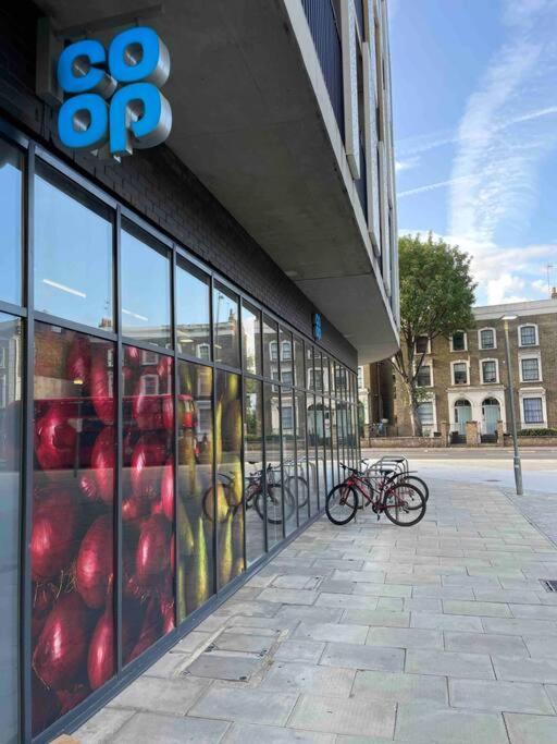 Cool Dalston Studio With Balcony And Gym * Londen
