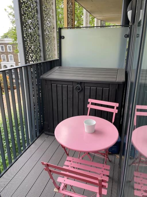 Cool Dalston Studio With Balcony And Gym Appartement Londen
