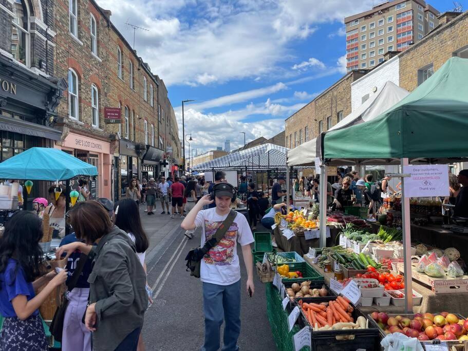 Cool Dalston Studio With Balcony And Gym Londen