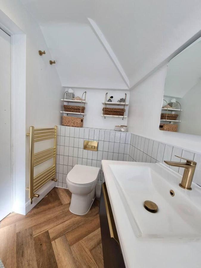 Leilighet Spacious & Renovated 1-bed Garden Flat In