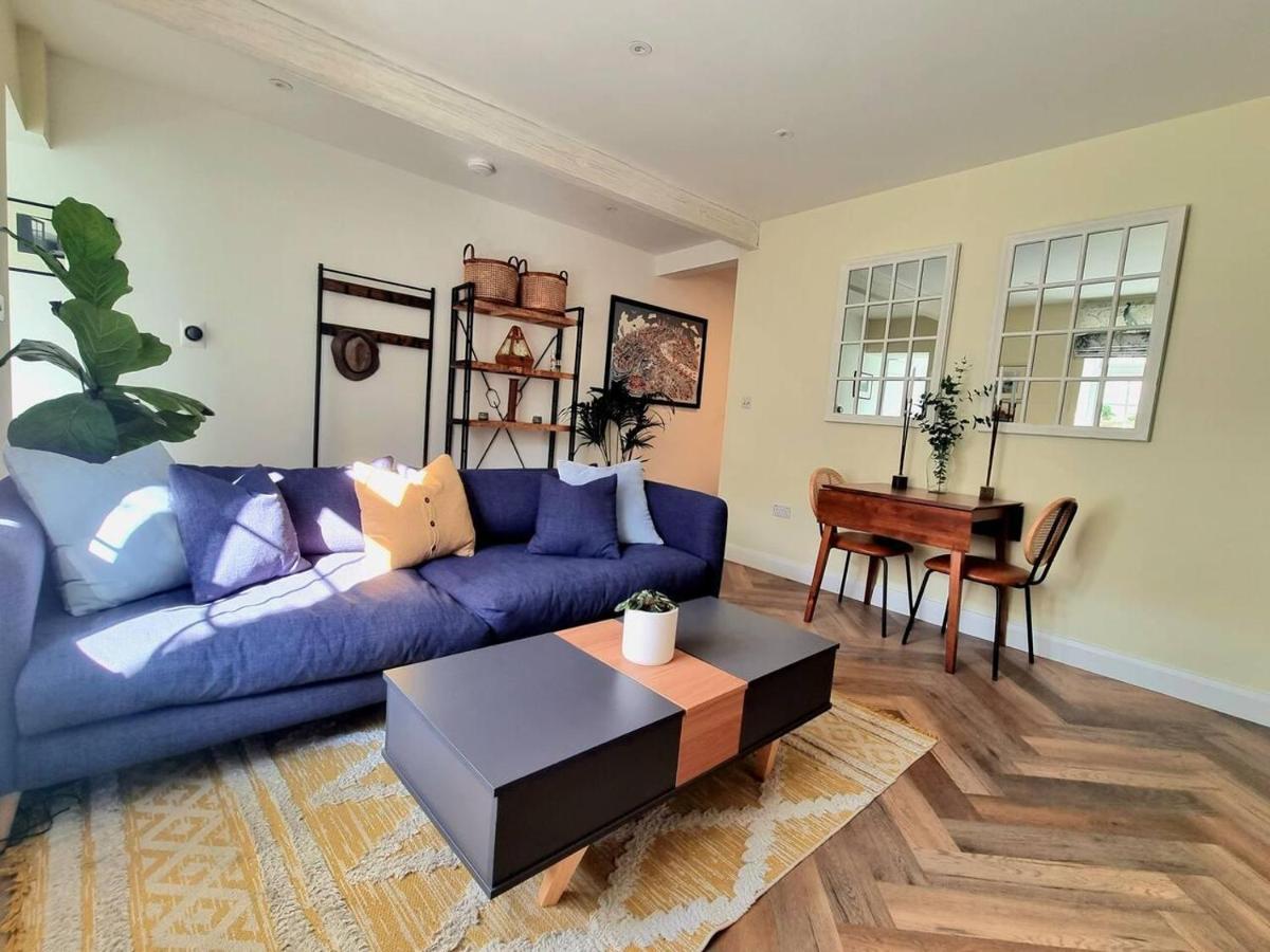 Spacious & Renovated 1-bed Garden Flat In Leilighet London
