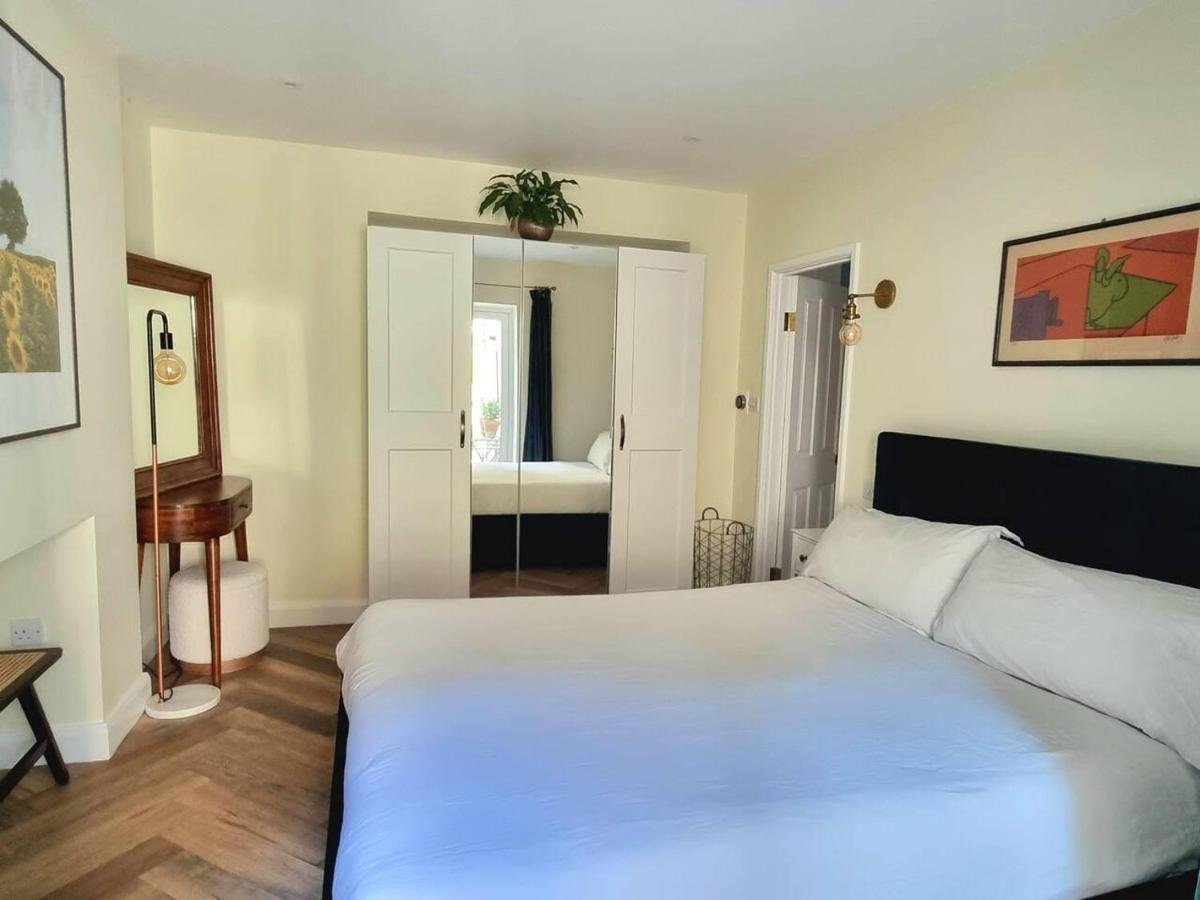 Spacious & Renovated 1-bed Garden Flat In