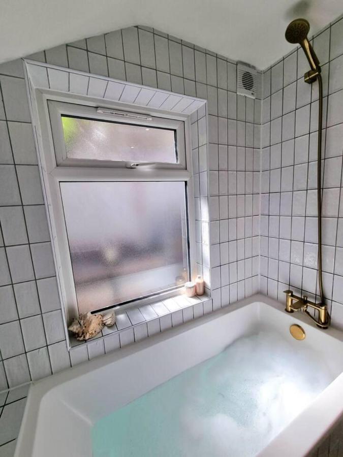 Spacious & Renovated 1-bed Garden Flat In * London