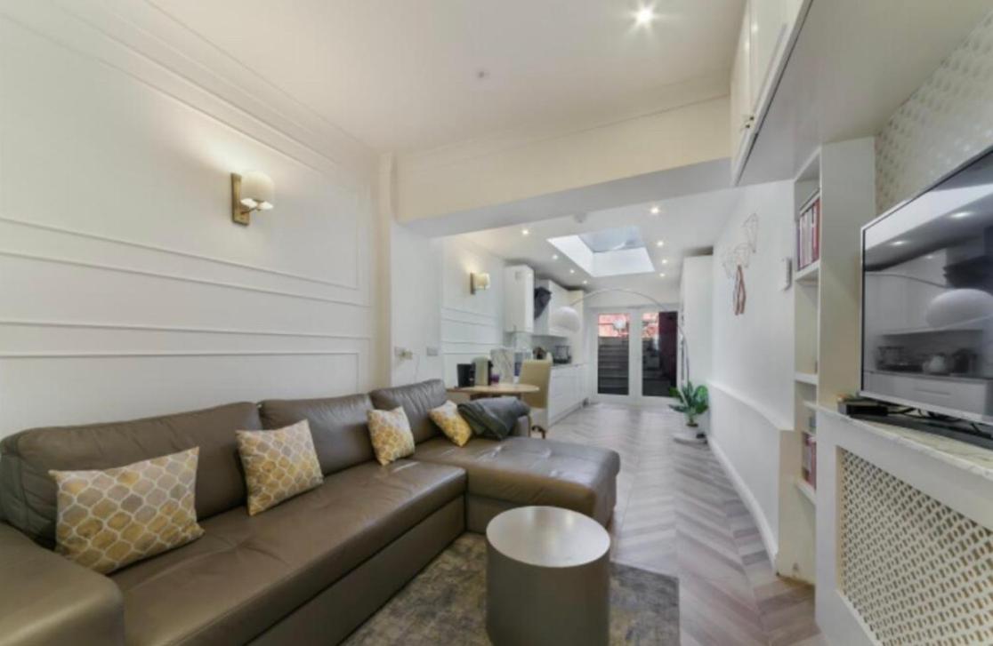 4 Bedrooms Villa, Hugh Street Central Villa London