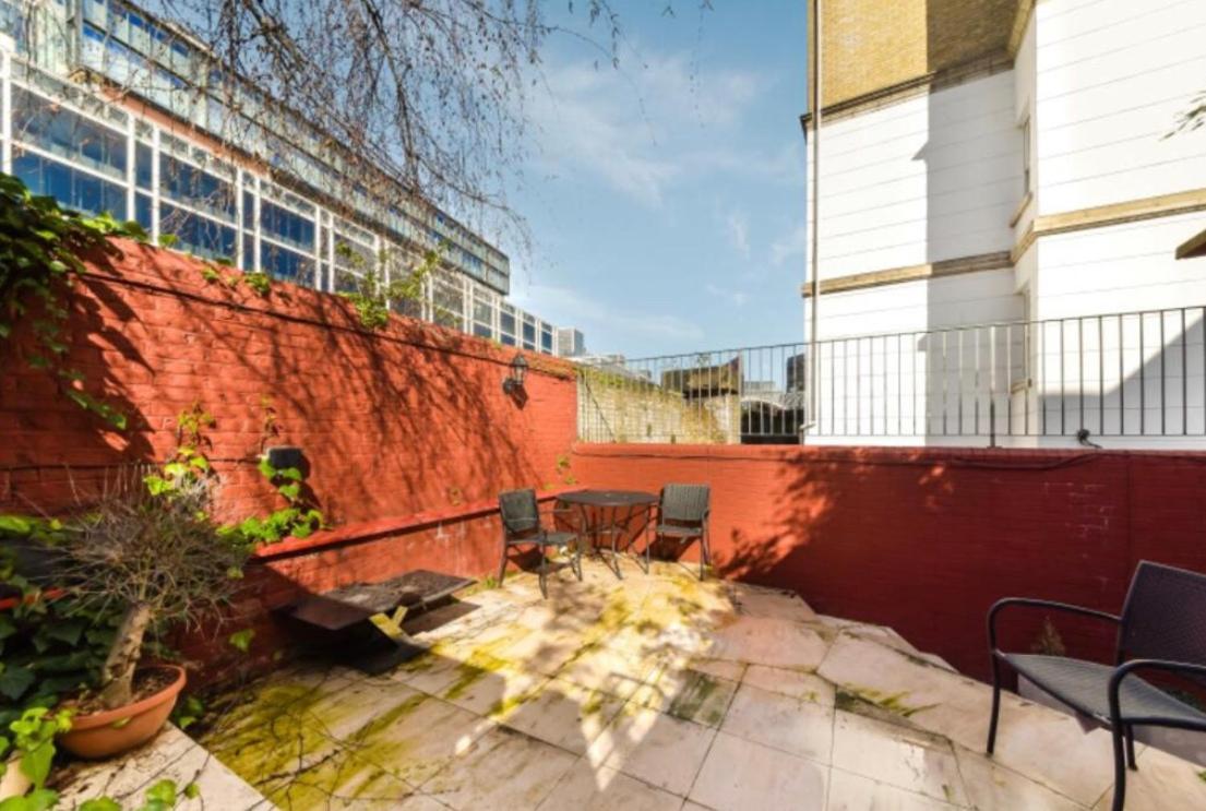 4 Bedrooms Villa, Hugh Street Central Villa