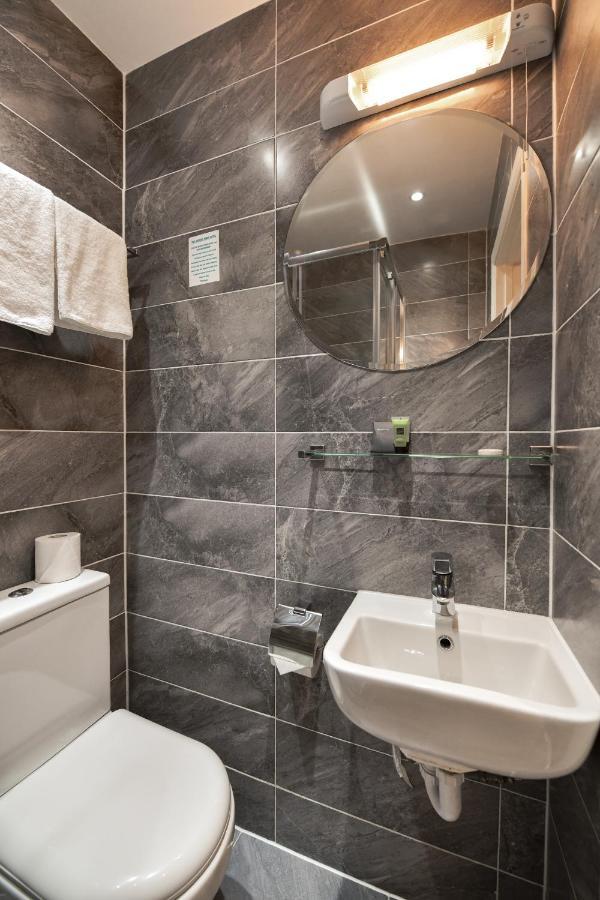 Hotel Queens Park Premier Hyde Park 4*