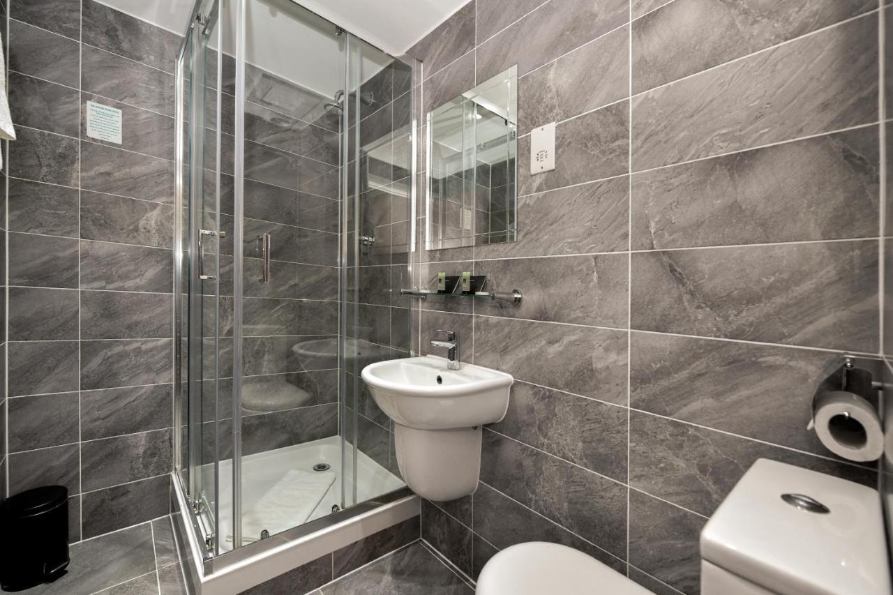 Hotel Queens Park Premier Hyde Park 4*