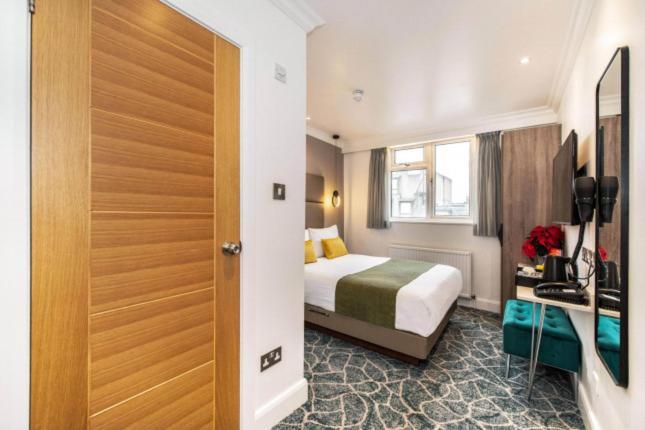 Hotel Queens Park Premier Hyde Park