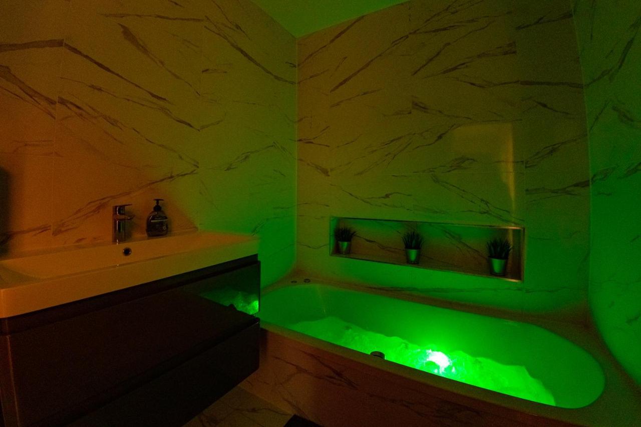Bonneville House, Private Jacuzzi And Modern Interior Ferienhaus
