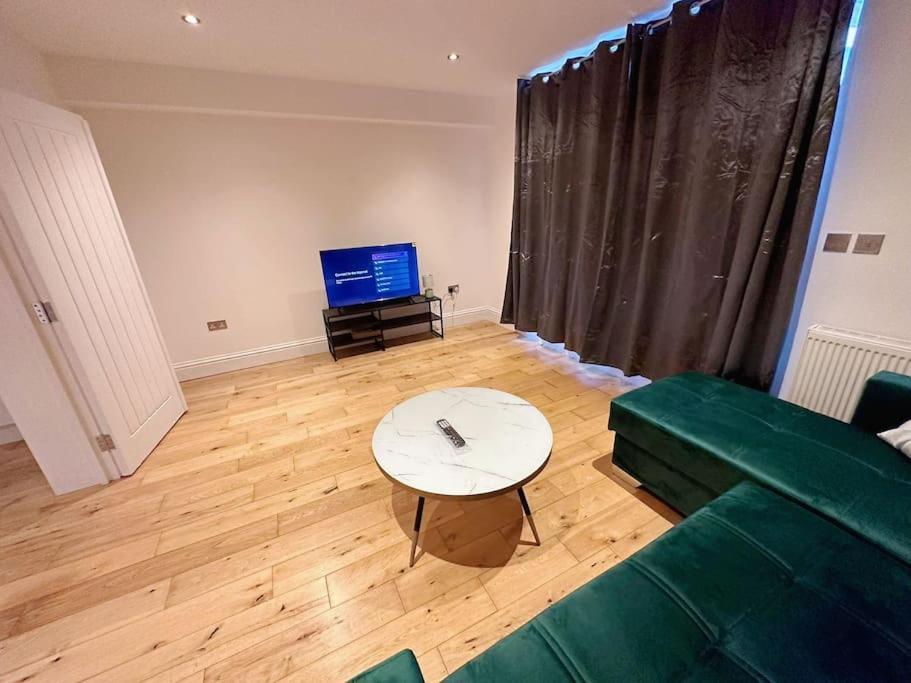 1 Bed Flat Near Londen