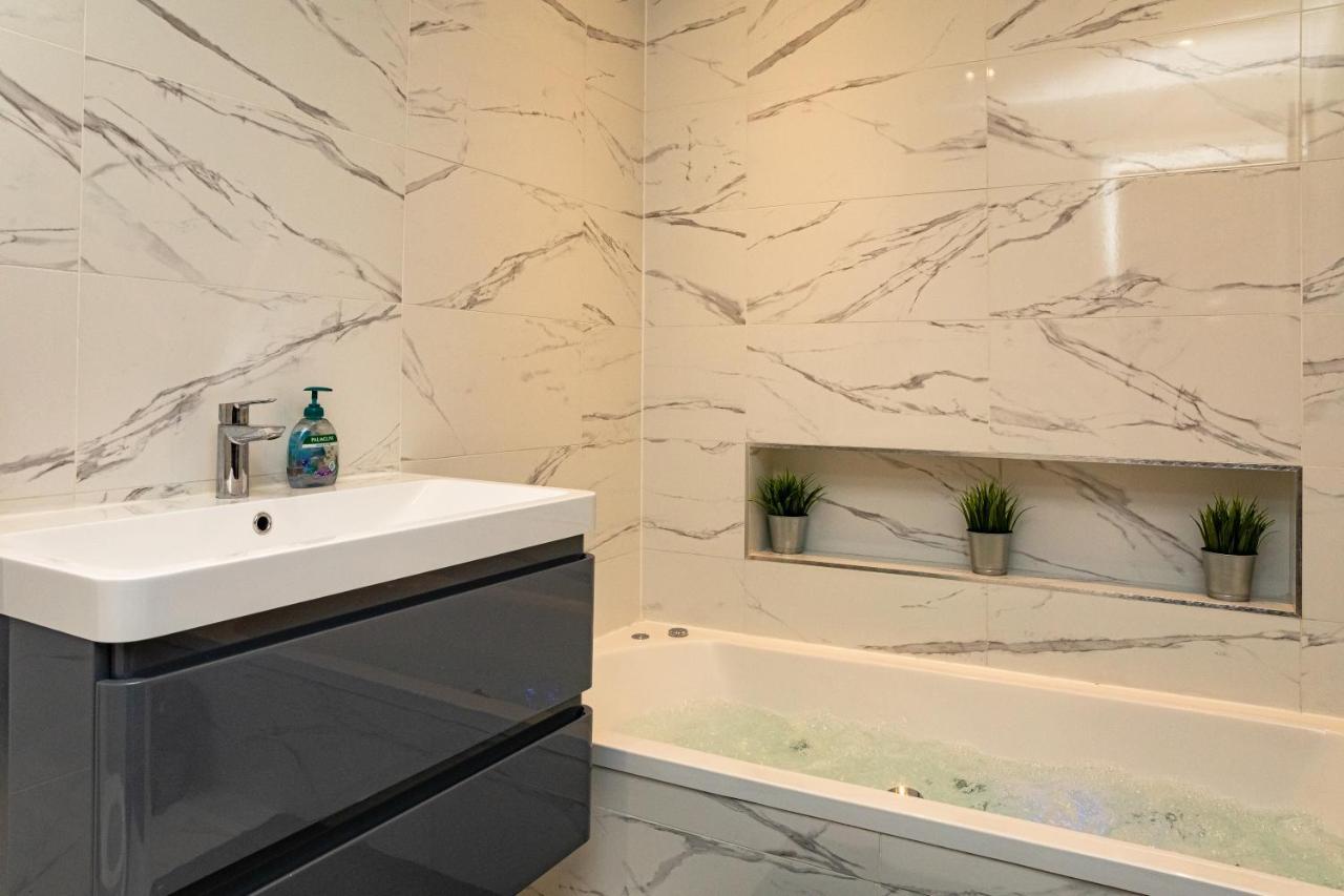 Ferienhaus Bonneville House, Private Jacuzzi And Modern Interior London