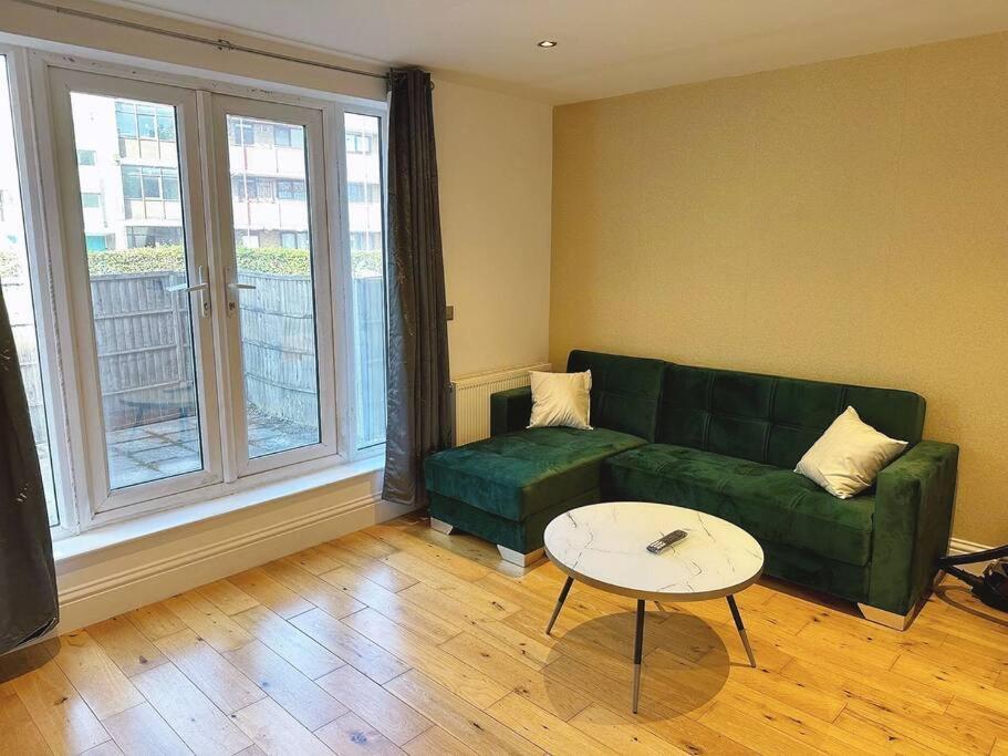 1 Bed Flat Near Appartement Londen