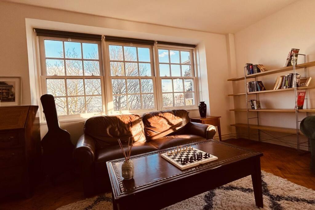 Apartment Traditional 3 Bed Flat In Highgate *