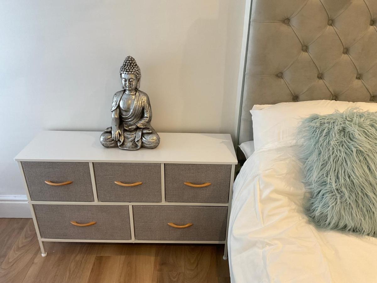 2 Bed From 41 Leilighet London