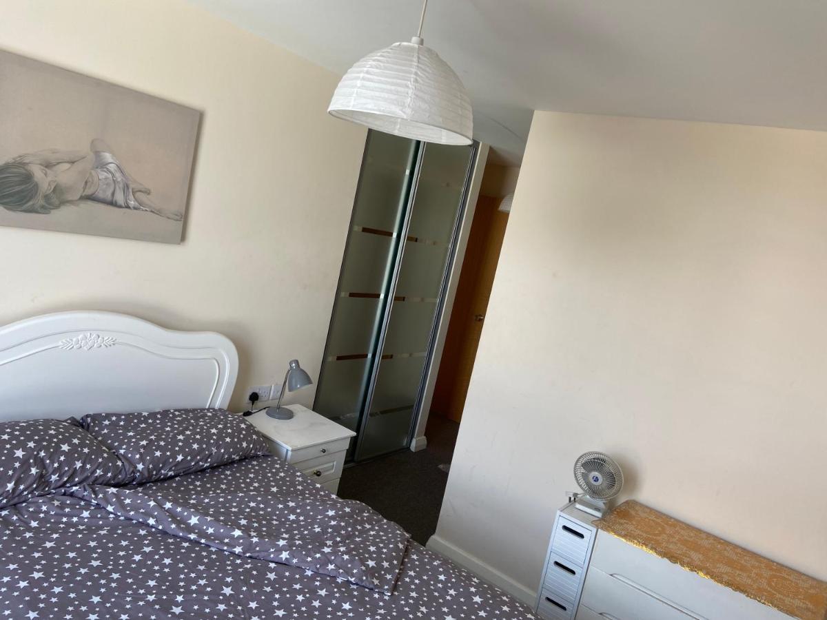 Lovely 2br W/ View Leilighet