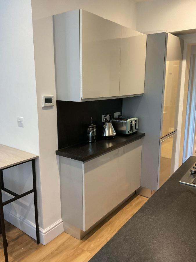 2 Bed From 41 Leilighet London