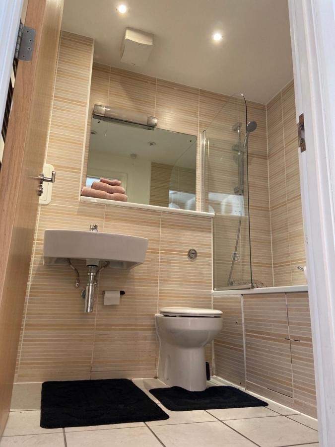 Lovely 2br W/ View Leilighet