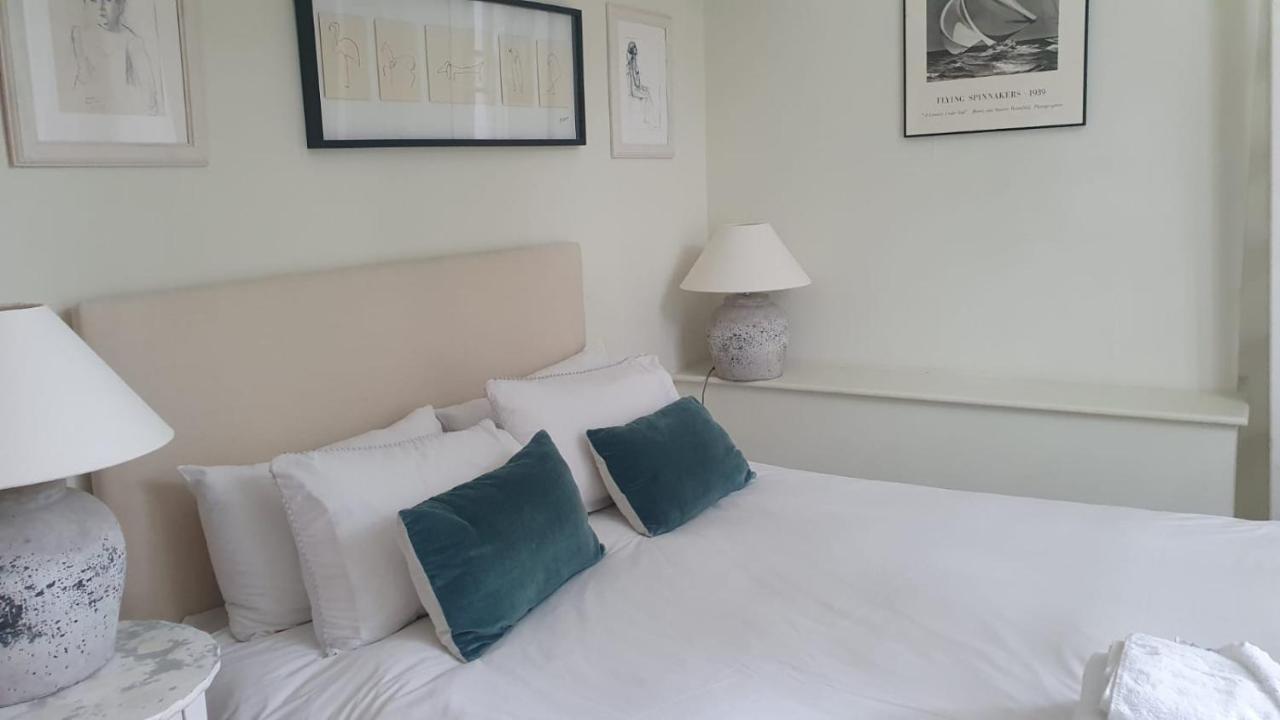 Beautiful Two Bedroom Flat In Kensington Apartment London