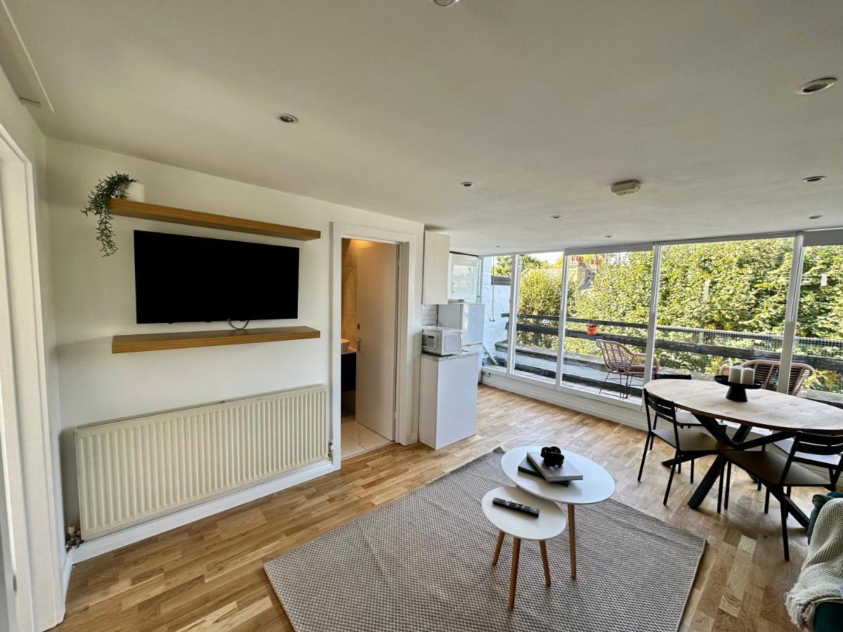 Apartment Stylish Primrose Hill With Balcony London