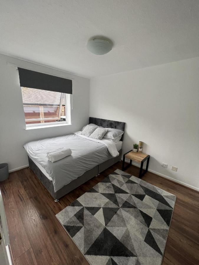 Canary Wharf Haven - Spacious & Homely Entire 1 Bedroom Flat Apartamento Londres