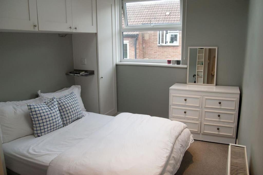 Gorgeous Hammersmith Home. Sleeps 6. Tube 5 Mins! London