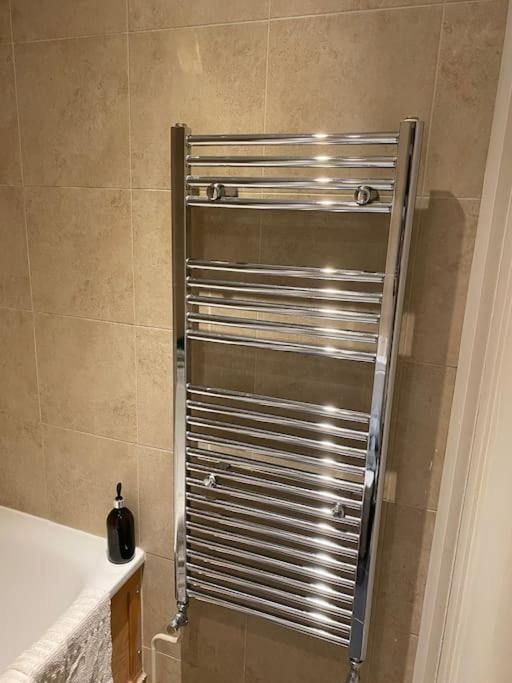 Apartment Gorgeous Hammersmith Home. Sleeps 6. Tube 5 Mins! *