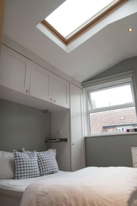 Gorgeous Hammersmith Home. Sleeps 6. Tube 5 Mins! Apartment
