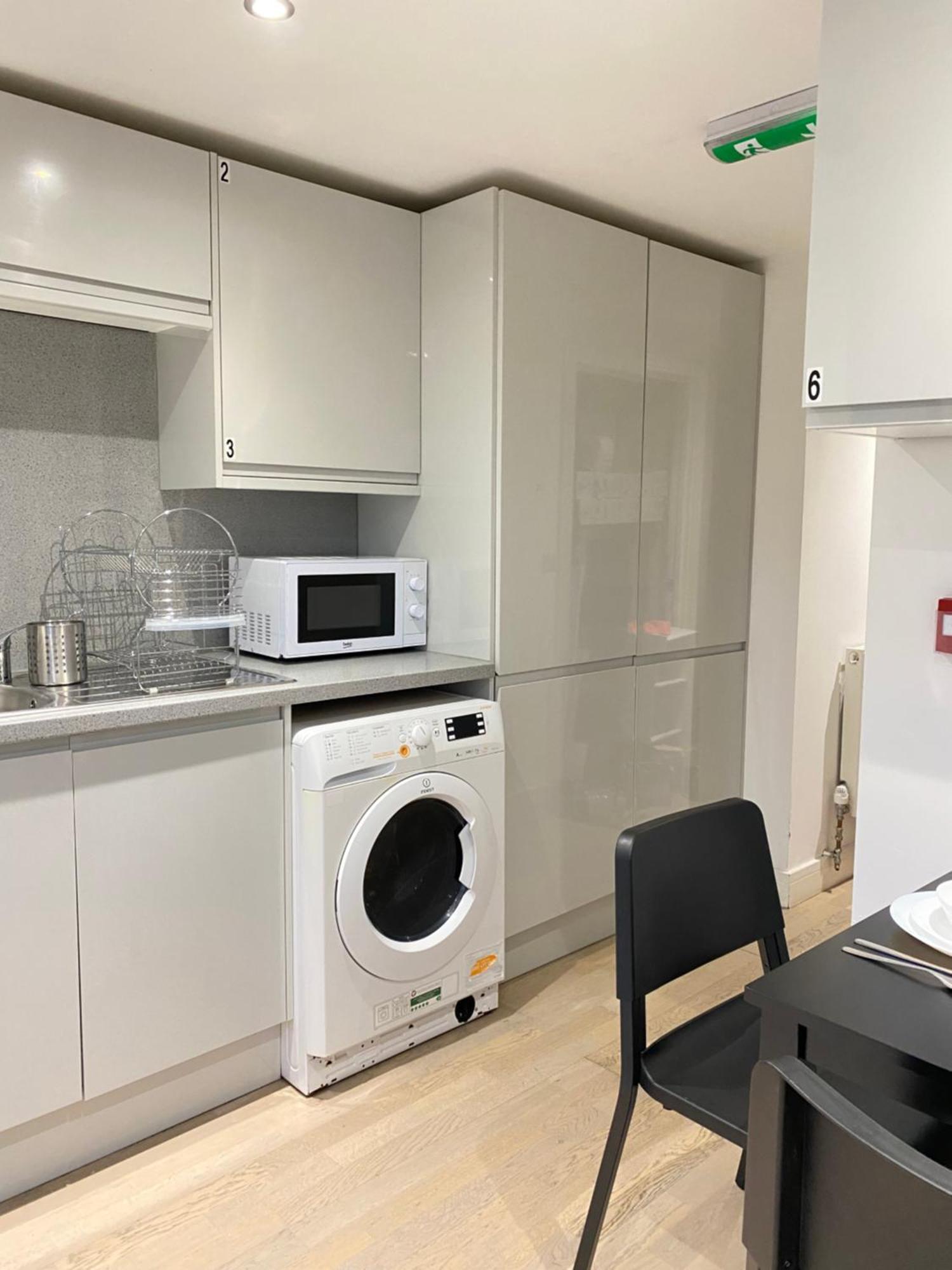 Cozy En-suite Near Stratford Londen