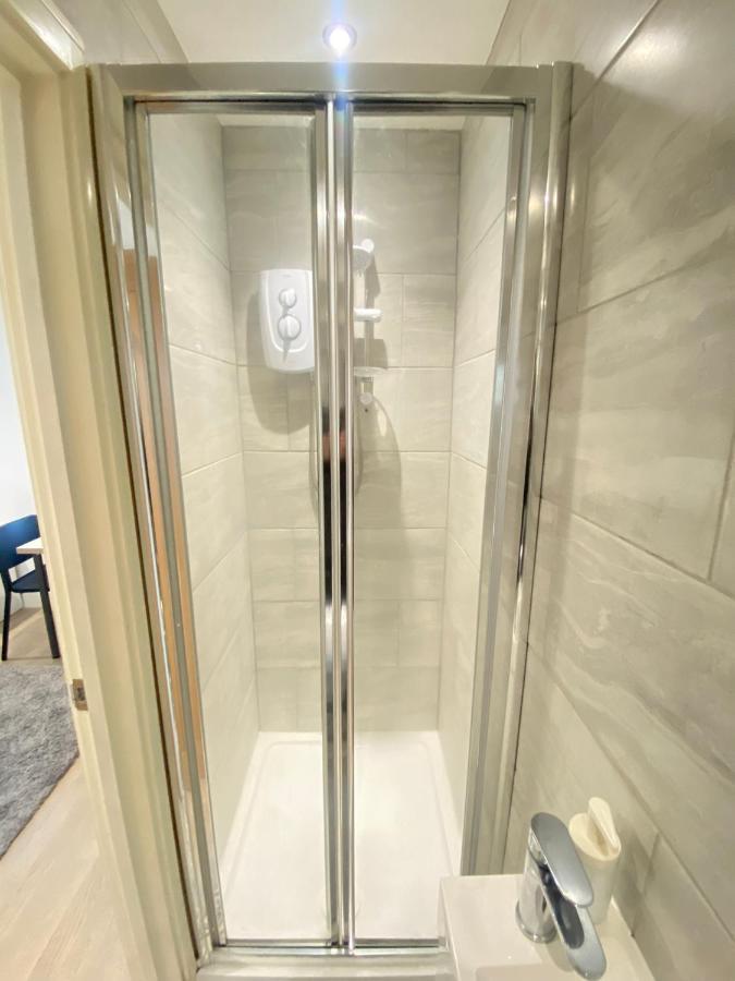 Cozy En-suite Near Stratford * Londen