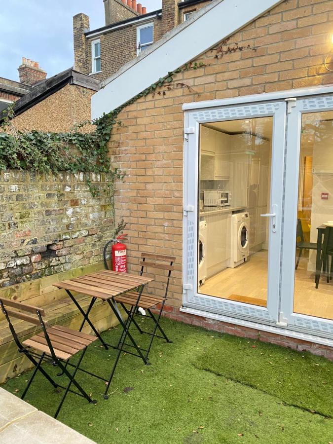 Cozy En-suite Near Stratford Londen