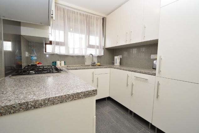 Large Private With Balcony * London