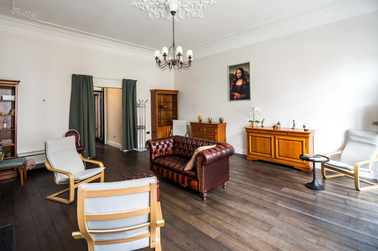4 Bedroom House Up To 10 People At Heart Of Kensington And Chelsea Apartment