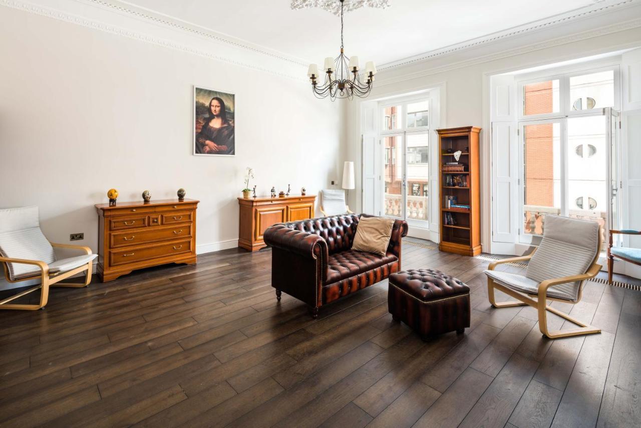 Apartment 4 Bedroom House Up To 10 People At Heart Of Kensington And Chelsea *