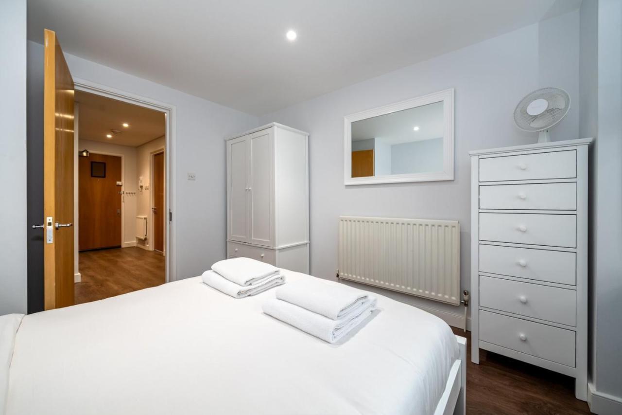 Modern & Spacious 2 Bedroom In *