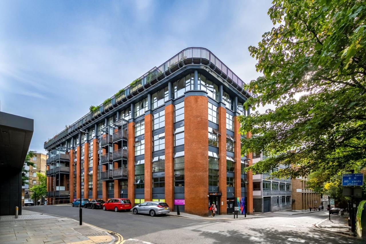Modern & Spacious 2 Bedroom In * London