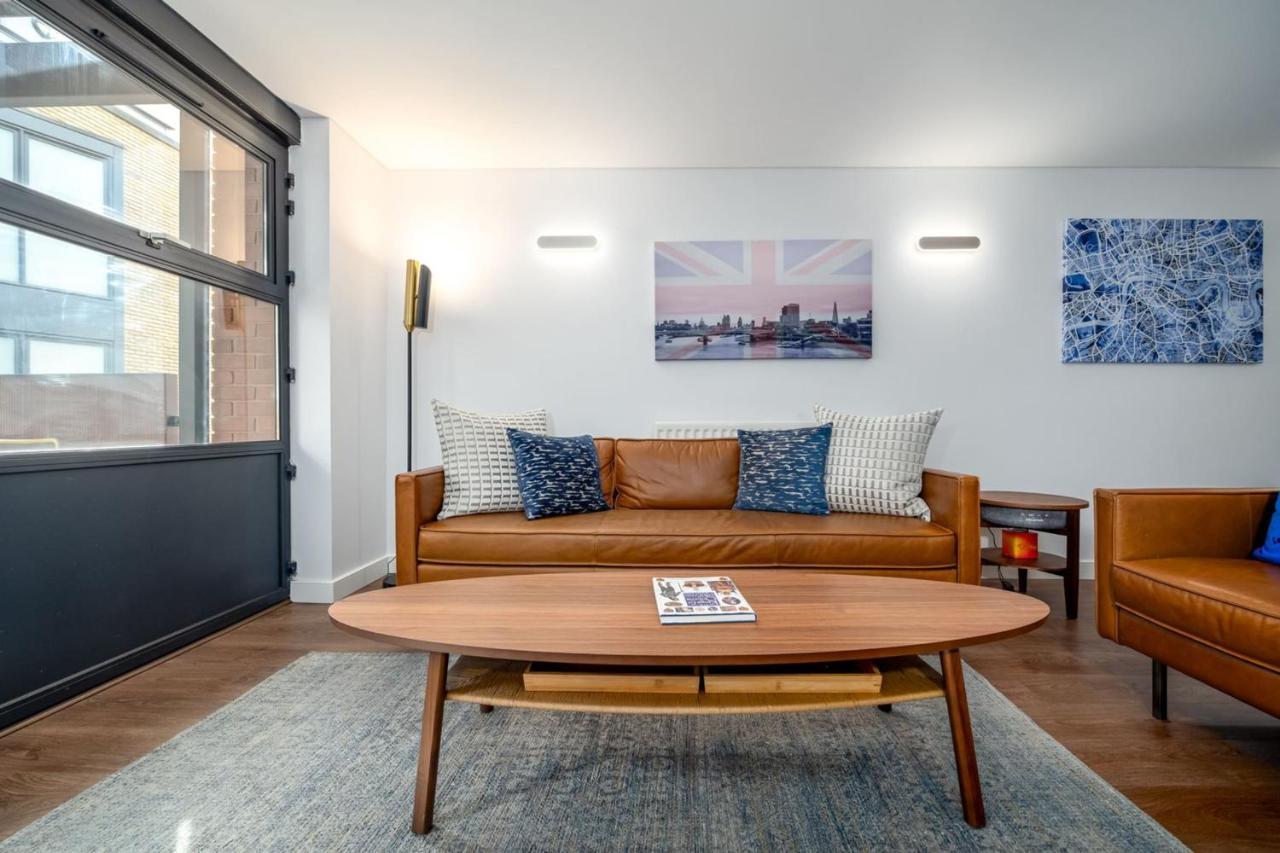 Modern & Spacious 2 Bedroom In Leilighet *